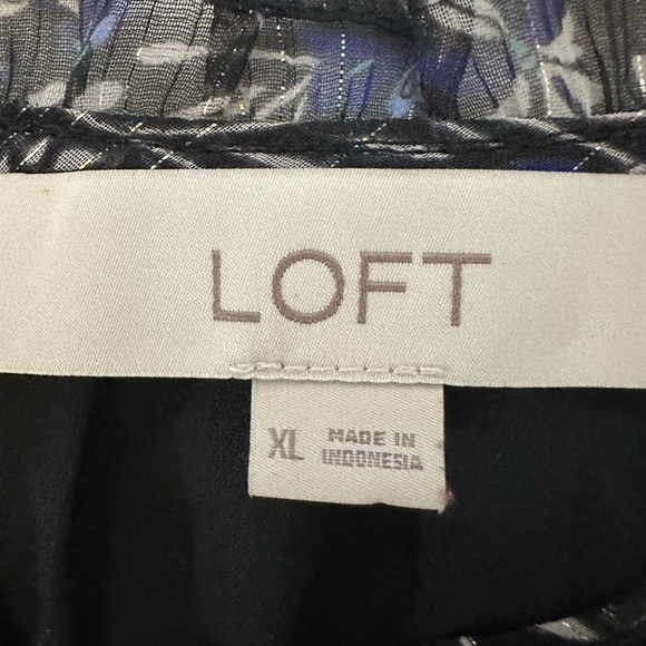 Shimmer Floral Ruffle Tie Neck - Picture 4 of 10